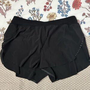 Lululemon Fast and free classic fit 3 inch short in black - size 12